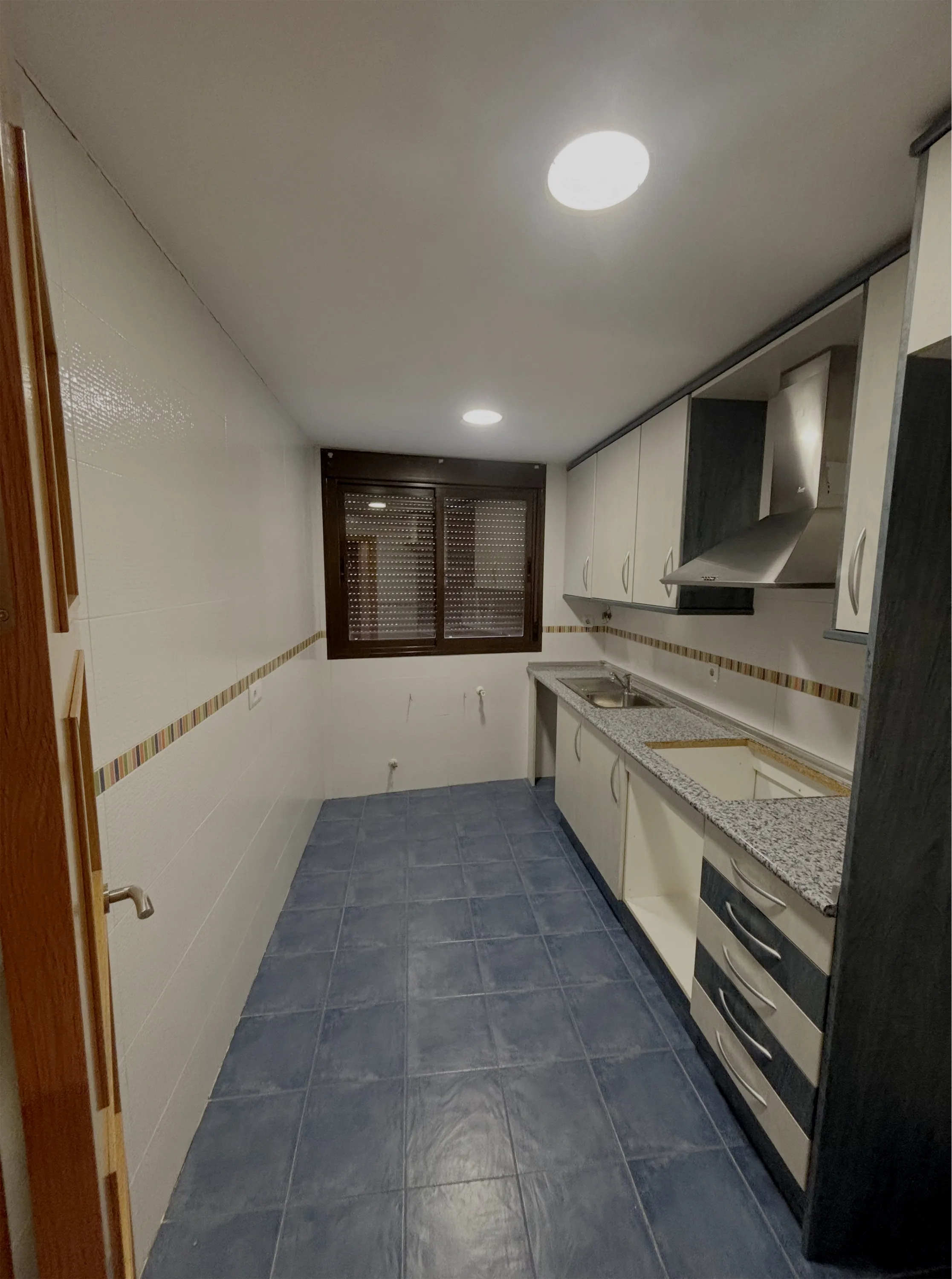 Estado inicial del inmueble — Cocina (tras la limpieza)