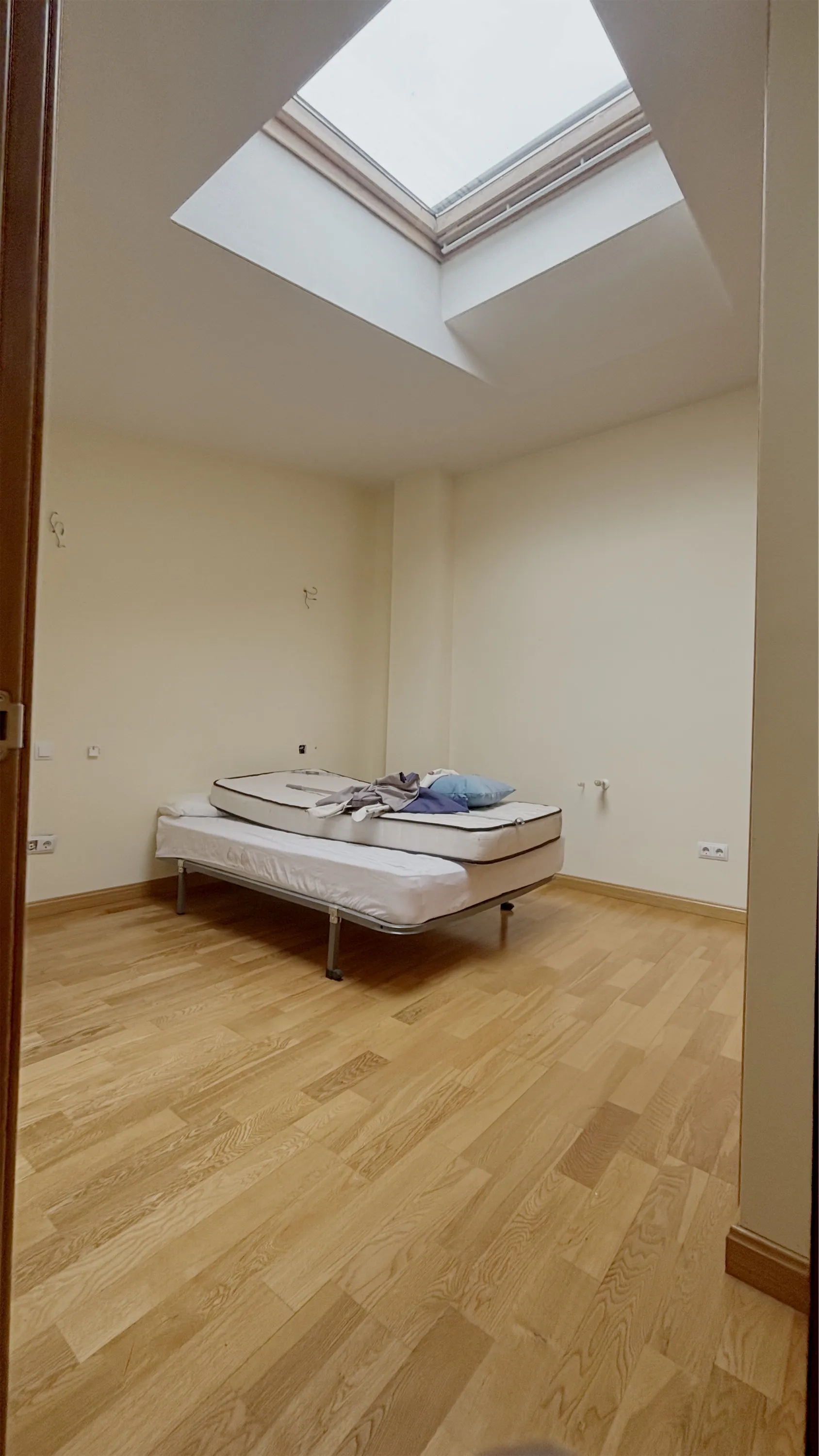 Estado inicial del inmueble — Dormitorio 1 (tras la limpieza)