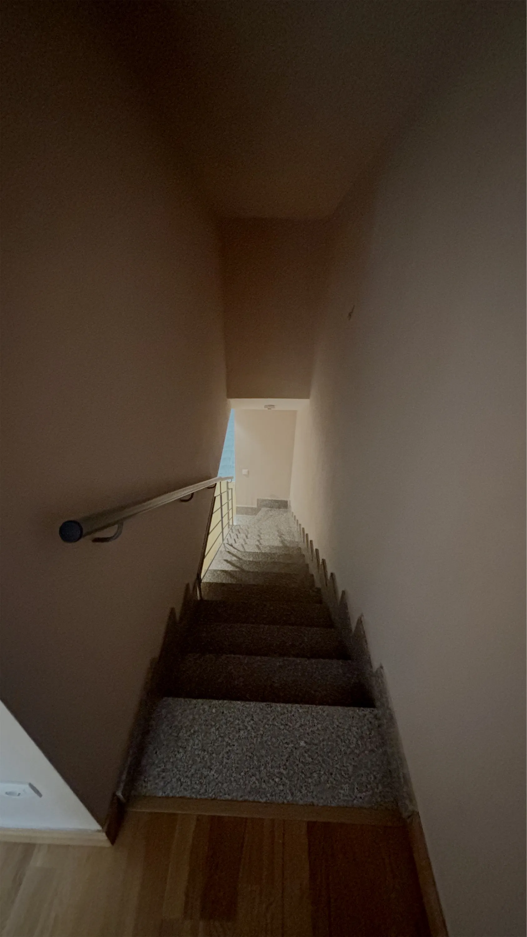 Estado inicial del inmueble — Escalera (tras la limpieza)