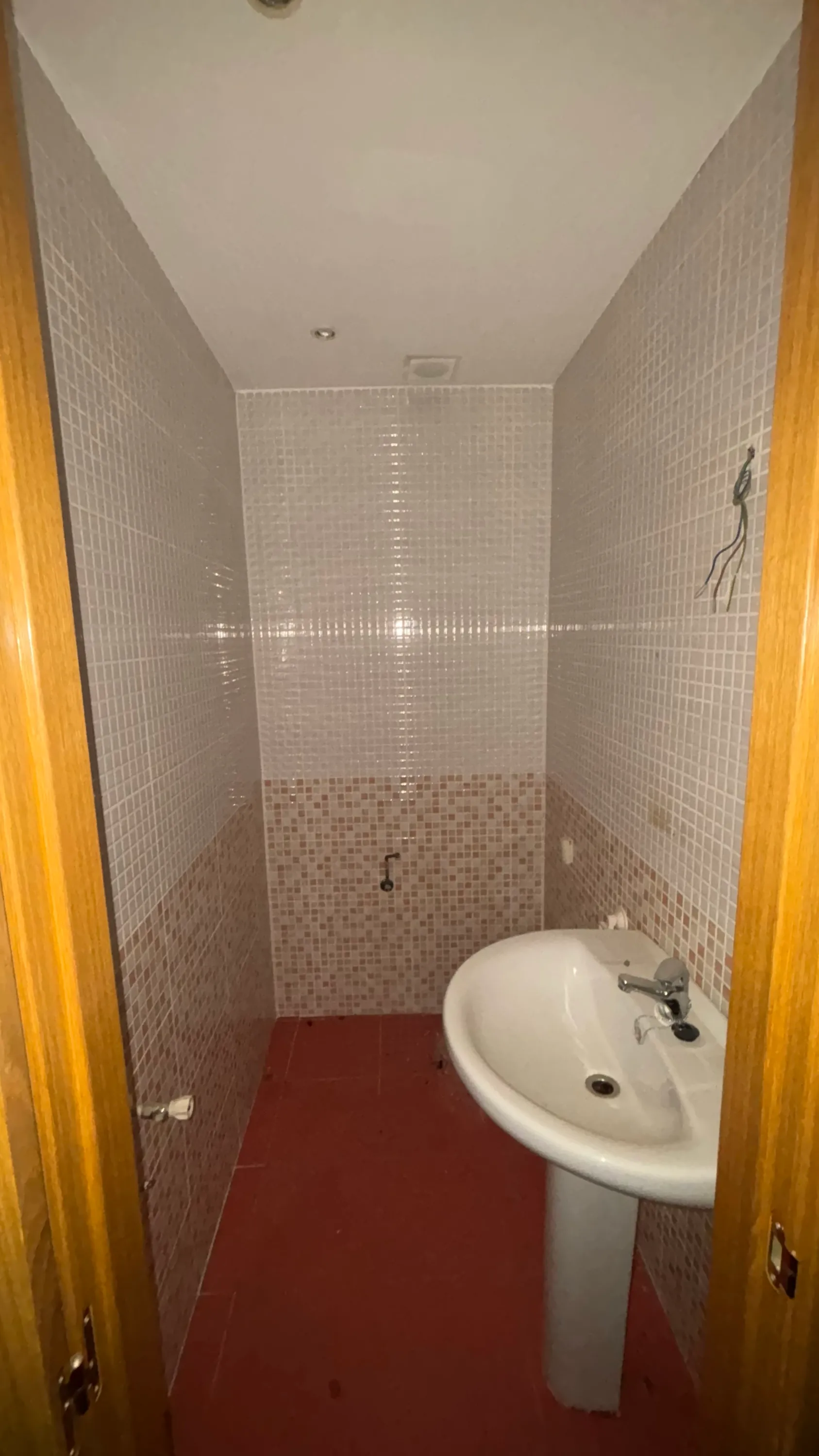 Estado inicial del inmueble — Baño 1 (primera entrada)