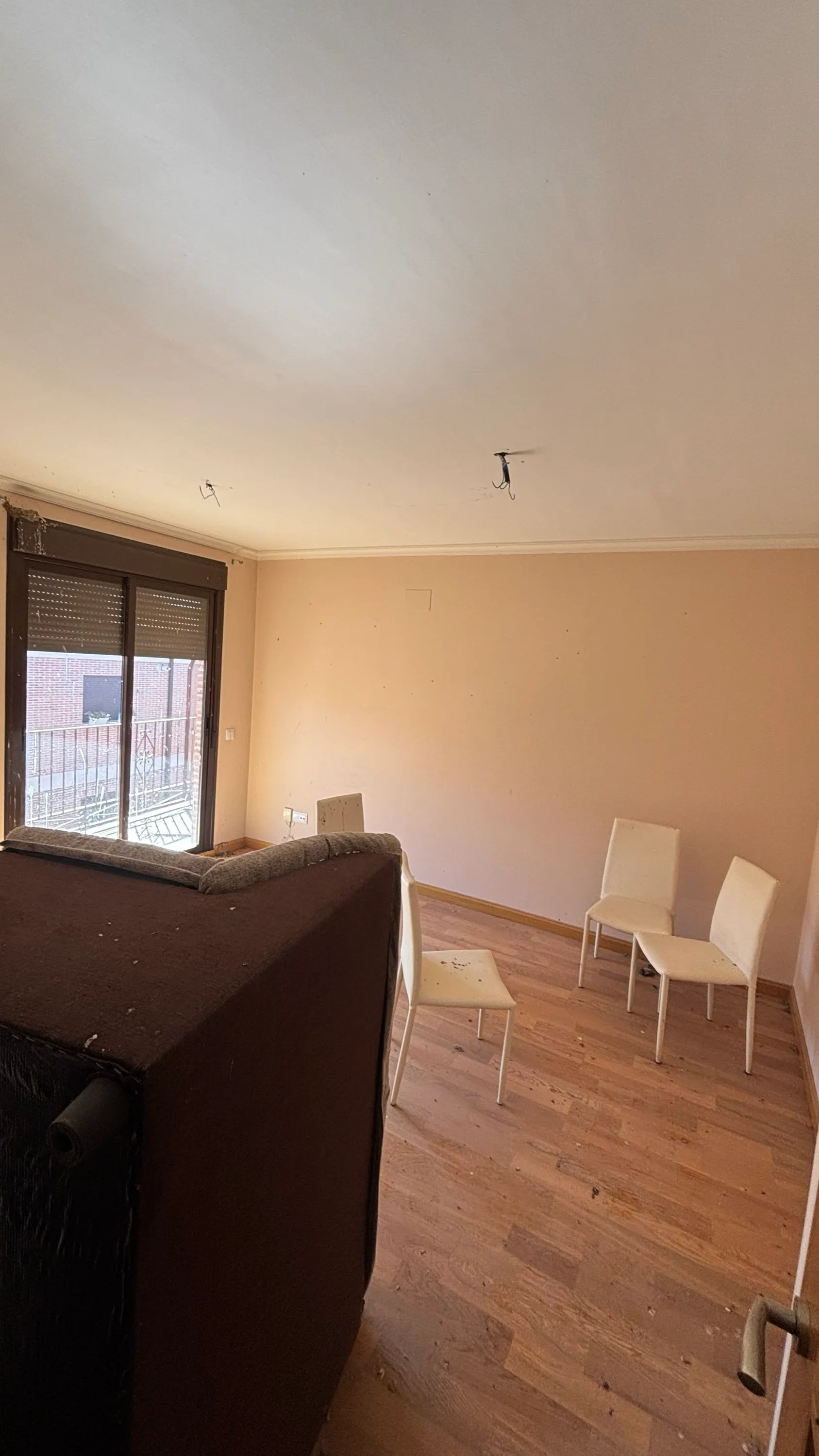 Estado inicial del inmueble — Salón (primera entrada)