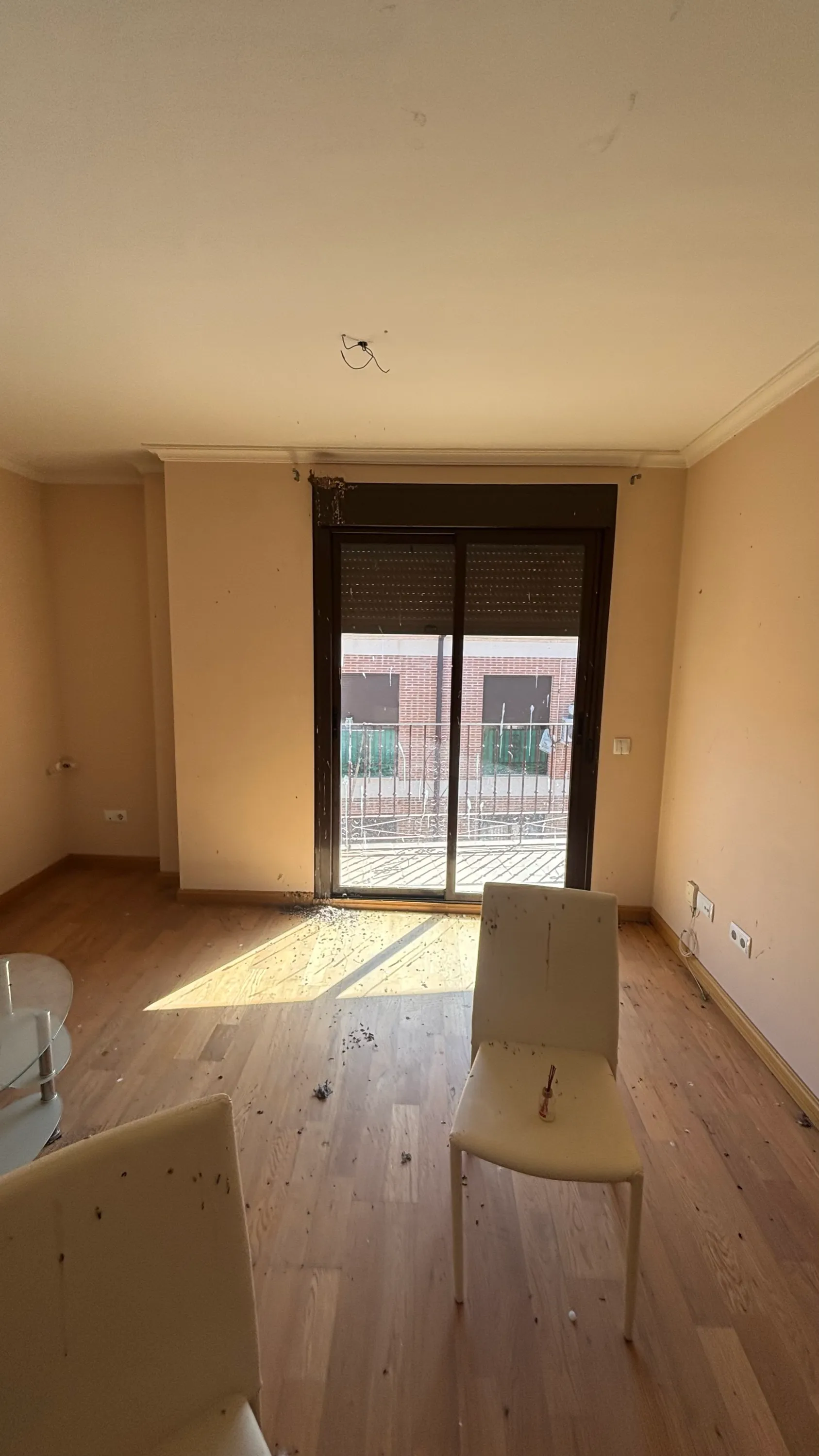 Estado inicial del inmueble — Salón (primera entrada)