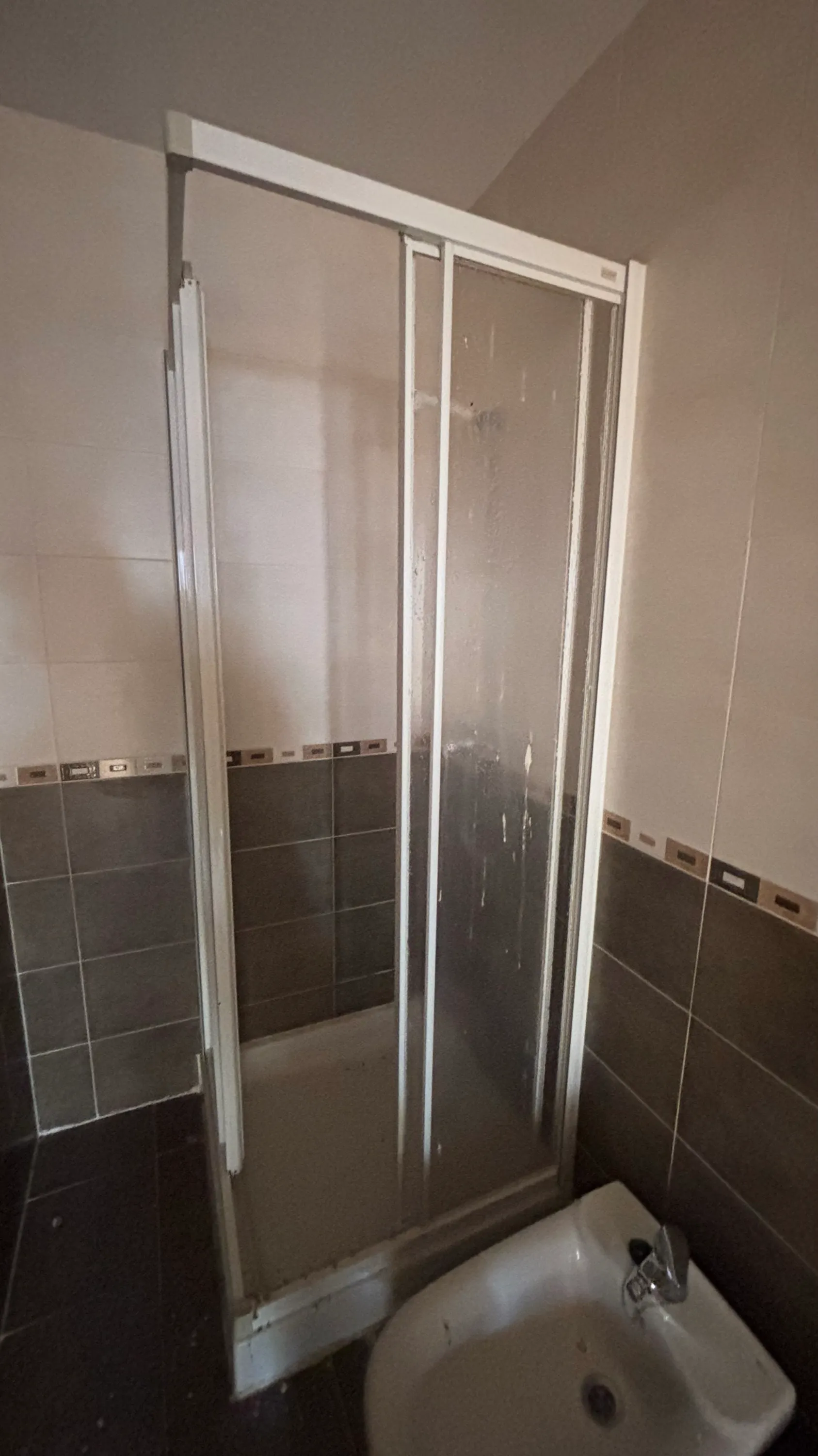 Estado inicial del inmueble — Baño 2 (primera entrada)